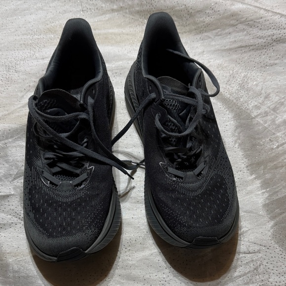 Hoka match 6 Men's Black Athletic Shoes size 11D